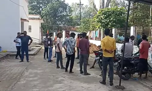 CG BREAKING: युवक की धारदार हथियार से बेरहमी से हत्या, नगरी पुलिस ने शुरू की जांच CG BREAKING: युवक की धारदार हथियार से बेरहमी से हत्या, नगरी पुलिस ने शुरू की जांच