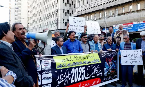 Pakistan में प्रेस की आज़ादी के लिए 2025 एक उदास साल होगा: निगरानी संस्था Pakistan में प्रेस की आज़ादी के लिए 2025 एक उदास साल होगा: निगरानी संस्था