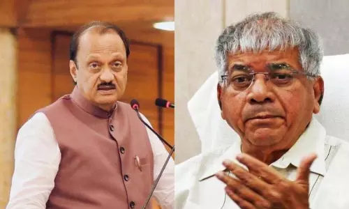 Prakash Ambedkar ने किसानों की आत्महत्या पर अजित पवार से सवाल किए