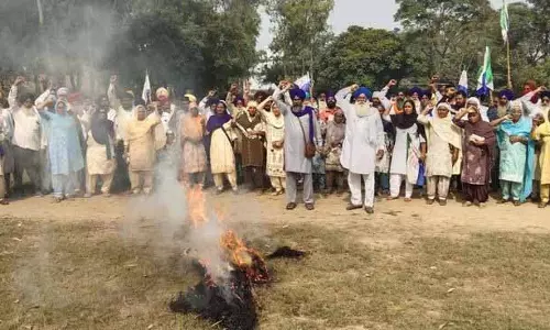 Amritsar: बिजली क्षेत्र के निजीकरण के खिलाफ किसानों का विरोध प्रदर्शन