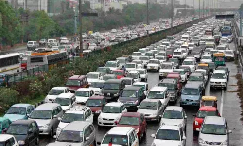 बिना High Security नंबर प्लेट वाले 1 करोड़ वाहन, 68.24 लाख प्रतिक्रियाएं