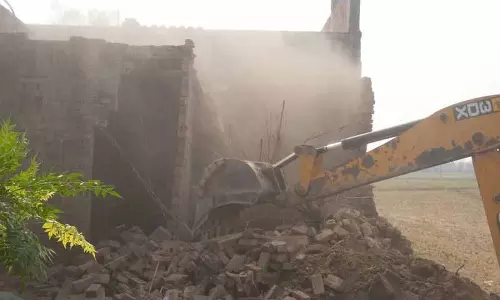 Amritsar: सीमावर्ती गांव में कुख्यात ड्रग तस्कर की संपत्ति ध्वस्त Amritsar: सीमावर्ती गांव में कुख्यात ड्रग तस्कर की संपत्ति ध्वस्त