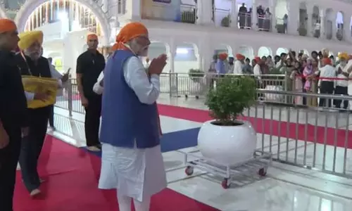 साहिब गुरुद्वारे में PM Modi ने टेका माथा