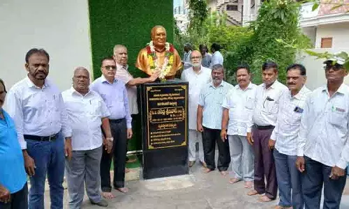लोकसत्ता ने भ्रष्टाचार विरोधी नायक नरेदला श्रीनिवास को याद किया