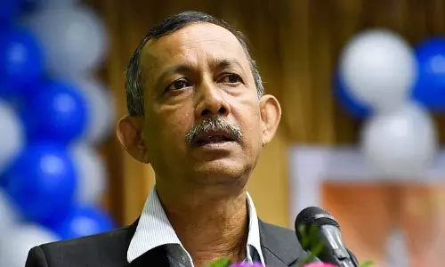 Mayor ने अवैध निर्माण को लेकर नगरपालिका कर्मचारियों की आलोचना की Mayor ने अवैध निर्माण को लेकर नगरपालिका कर्मचारियों की आलोचना की