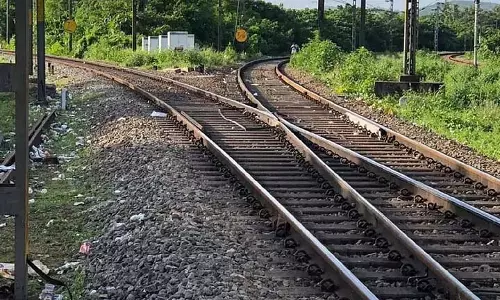 Railway track पर खेलते समय ट्रेन की चपेट में आने से तीन बच्चों की मौत