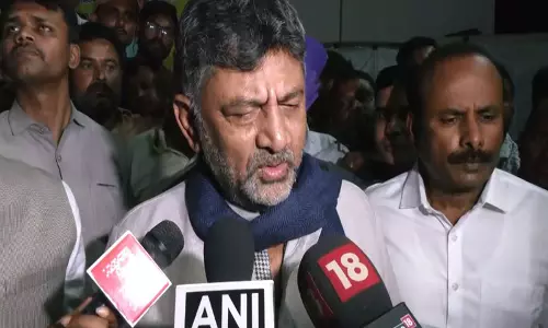 DK Shivakumar ने संगठनों से बिहार के कर्मचारियों को वोट डालने के लिए छुट्टी देने का किया आग्रह DK Shivakumar ने संगठनों से बिहार के कर्मचारियों को वोट डालने के लिए छुट्टी देने का किया आग्रह