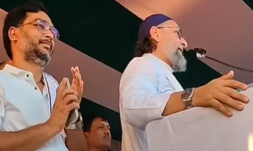 Owaisi ने तेजस्वी यादव पर साधा निशाना, कहा- सीमांचल के लोग तुम्हें जमीन पर सुला देंगे Owaisi ने तेजस्वी यादव पर साधा निशाना, कहा- सीमांचल के लोग तुम्हें जमीन पर सुला देंगे