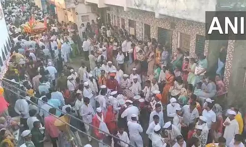 जलगांव में 153वां श्रीराम रथोत्सव धूमधाम से संपन्न, एकादशी के अवसर पर श्रद्धालुओं की उमड़ी भीड़ जलगांव में 153वां श्रीराम रथोत्सव धूमधाम से संपन्न, एकादशी के अवसर पर श्रद्धालुओं की उमड़ी भीड़