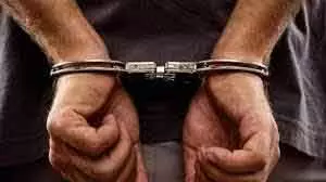 शोपियां में पुलिस ने दो ड्रग तस्करों को गिरफ्तार किया शोपियां में पुलिस ने दो ड्रग तस्करों को गिरफ्तार किया