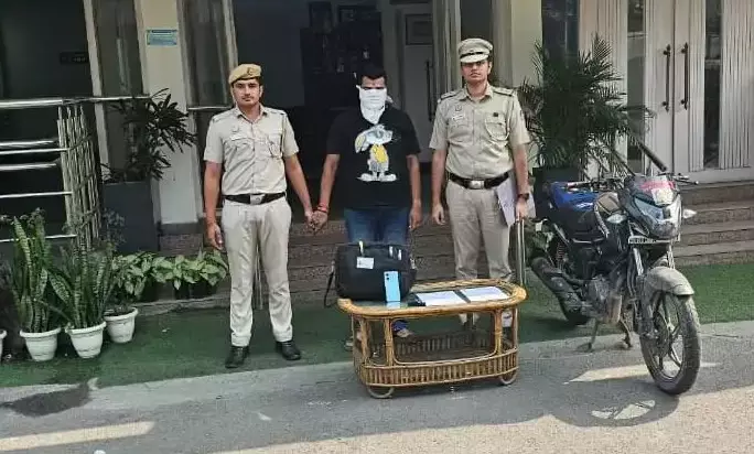 New Delhi: मुफ्त इलाज का झांसा देकर ठगी, आरोपी गिरफ्तार New Delhi: मुफ्त इलाज का झांसा देकर ठगी, आरोपी गिरफ्तार