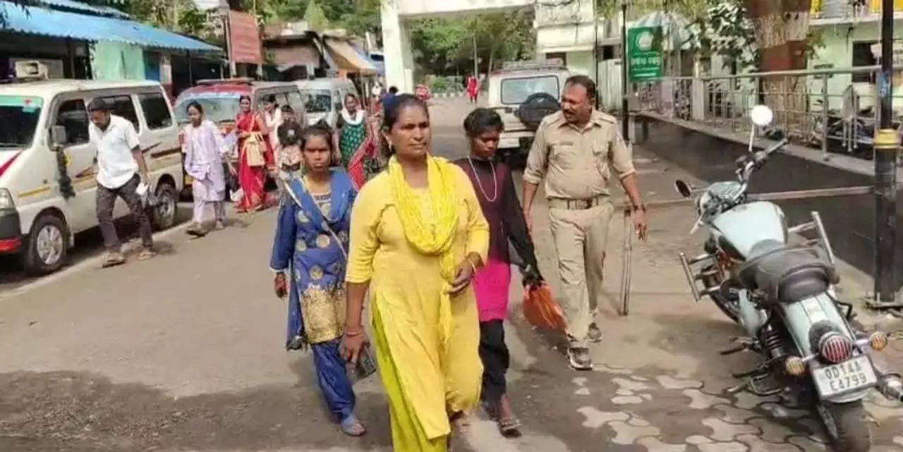 Odisha : सुंदरगढ़ में हाथी के हमले में एक बुजुर्ग व्यक्ति की मौत हो गई Odisha : सुंदरगढ़ में हाथी के हमले में एक बुजुर्ग व्यक्ति की मौत हो गई