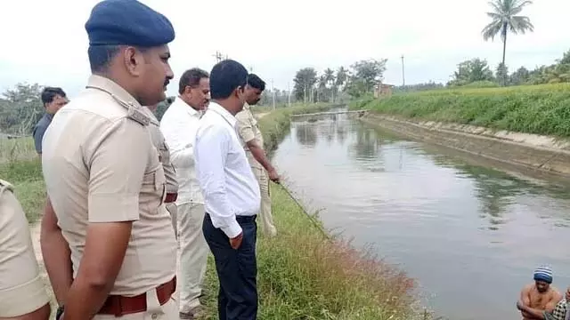 Mandya : कपड़े धोने के लिए नहर में गईं चार छात्राएं डूब गई Mandya : कपड़े धोने के लिए नहर में गईं चार छात्राएं डूब गई