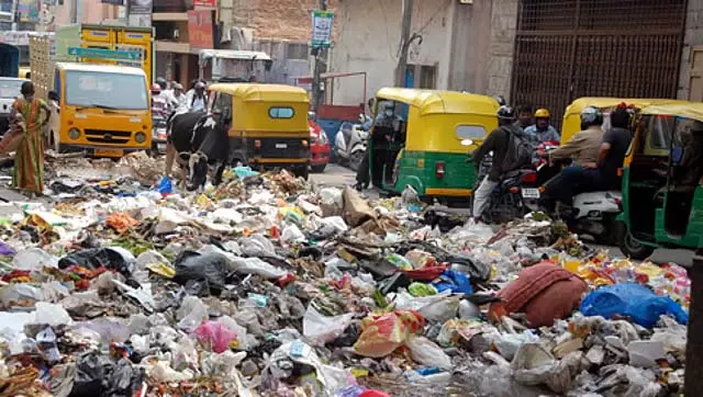 Karnataka : कचरा फेंकने वाले लोगों का वीडियो देने वालों को 250 रुपये का इनाम देने की घोषणा Karnataka : कचरा फेंकने वाले लोगों का वीडियो देने वालों को 250 रुपये का इनाम देने की घोषणा