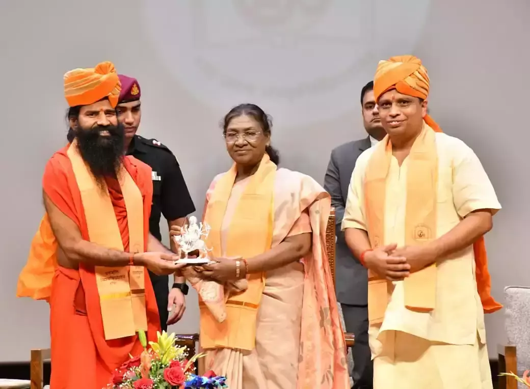 Haridwar: सनातन सिद्धांतों पर टिकी है पतंजलि विश्वविद्यालय की शिक्षा प्रणाली: रामदेव Haridwar: सनातन सिद्धांतों पर टिकी है पतंजलि विश्वविद्यालय की शिक्षा प्रणाली: रामदेव