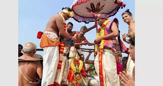 30 साल बाद थिल्लई गोविन्दराज पेरुमल मंदिर का कुम्भाभिषेकम: बड़ी संख्या में भक्तों ने भाग लिया 30 साल बाद थिल्लई गोविन्दराज पेरुमल मंदिर का कुम्भाभिषेकम: बड़ी संख्या में भक्तों ने भाग लिया