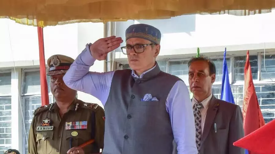 CM उमर अब्दुल्ला पैदल चलकर ऑफिस पहुंचे, JK सरकार ने जम्मू से काम करना शुरू किया CM उमर अब्दुल्ला पैदल चलकर ऑफिस पहुंचे, JK सरकार ने जम्मू से काम करना शुरू किया