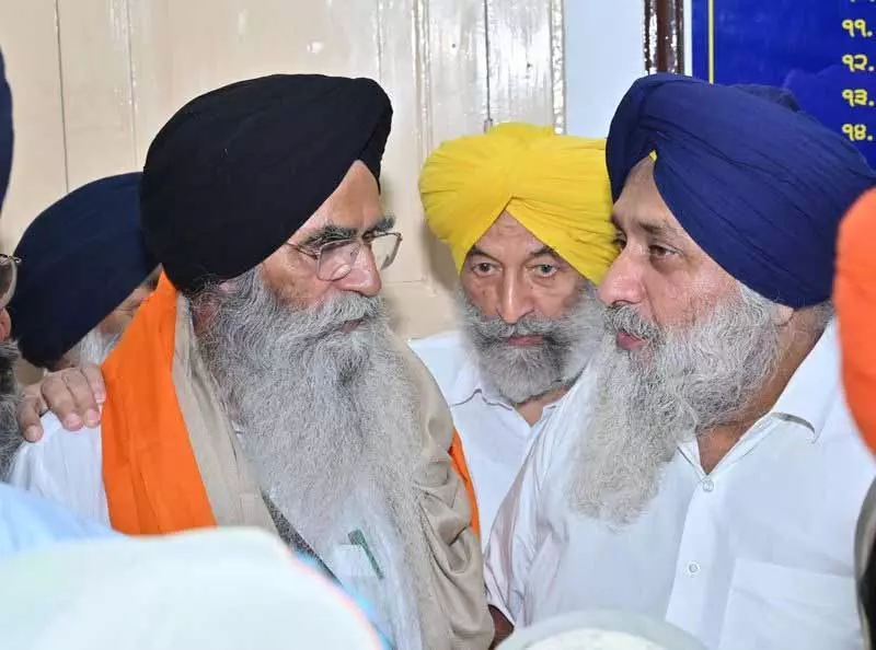SGPC चुनाव आज, शिअद ने शीर्ष पद के लिए फिर हरजिंदर सिंह धामी को उतारा SGPC चुनाव आज, शिअद ने शीर्ष पद के लिए फिर हरजिंदर सिंह धामी को उतारा
