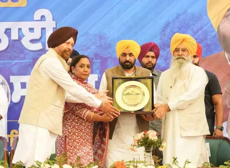 गुरुद्वारों से गोलक हटाए गए तो 95% अकाली एसजीपीसी छोड़ देंगे: Punjab CM गुरुद्वारों से गोलक हटाए गए तो 95% अकाली एसजीपीसी छोड़ देंगे: Punjab CM