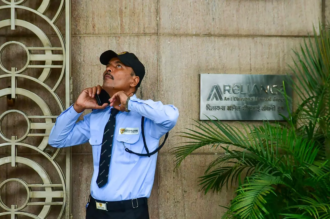 Anil Ambani समूह पर ईडी की सख्ती, कई कंपनियों की संपत्तियां कुर्क की गईं Anil Ambani समूह पर ईडी की सख्ती, कई कंपनियों की संपत्तियां कुर्क की गईं