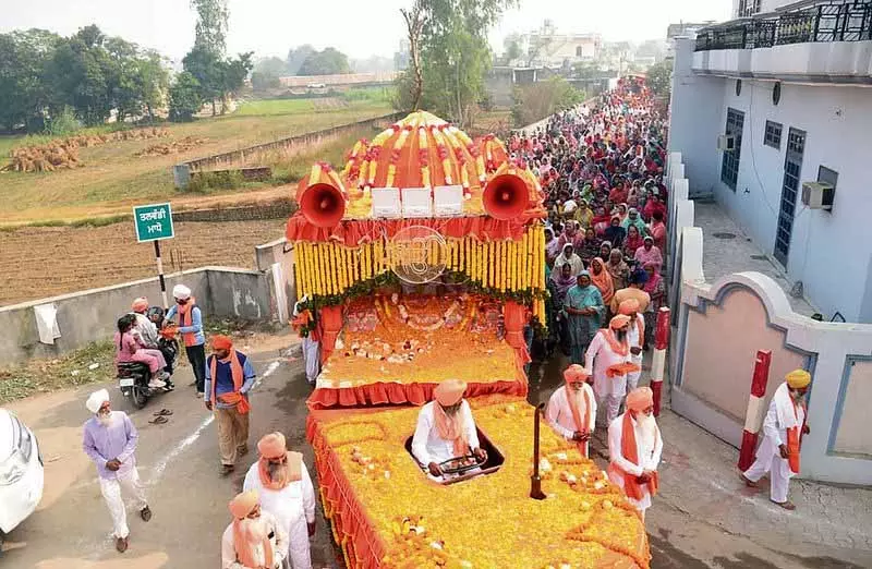 जहर मुक्त कृषि पद्धतियां अपनाएं, MP ने ‘ग्रीन नगर कीर्तन’ के दौरान श्रद्धालुओं से कहा जहर मुक्त कृषि पद्धतियां अपनाएं, MP ने ‘ग्रीन नगर कीर्तन’ के दौरान श्रद्धालुओं से कहा