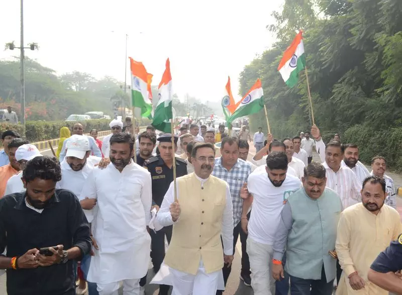 सरदार पटेल के सम्मान में Karnal निवासियों ने निकाला एकता मार्च सरदार पटेल के सम्मान में Karnal निवासियों ने निकाला एकता मार्च