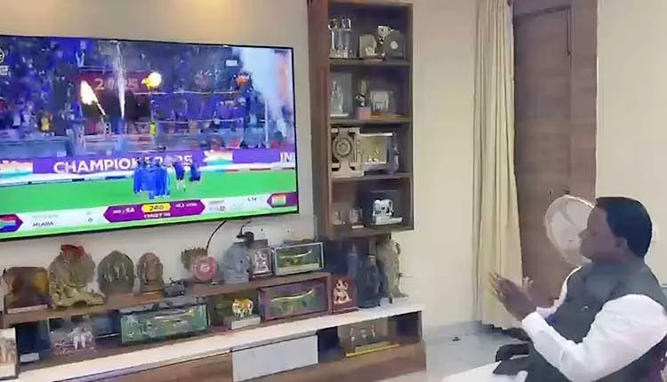 Odisha CM ने ऐतिहासिक विश्व कप जीत के लिए महिला क्रिकेट टीम को बधाई दी Odisha CM ने ऐतिहासिक विश्व कप जीत के लिए महिला क्रिकेट टीम को बधाई दी