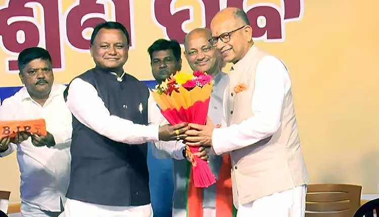 बीजद के शीर्ष नेता अमर पटनायक BJP में शामिल बीजद के शीर्ष नेता अमर पटनायक BJP में शामिल