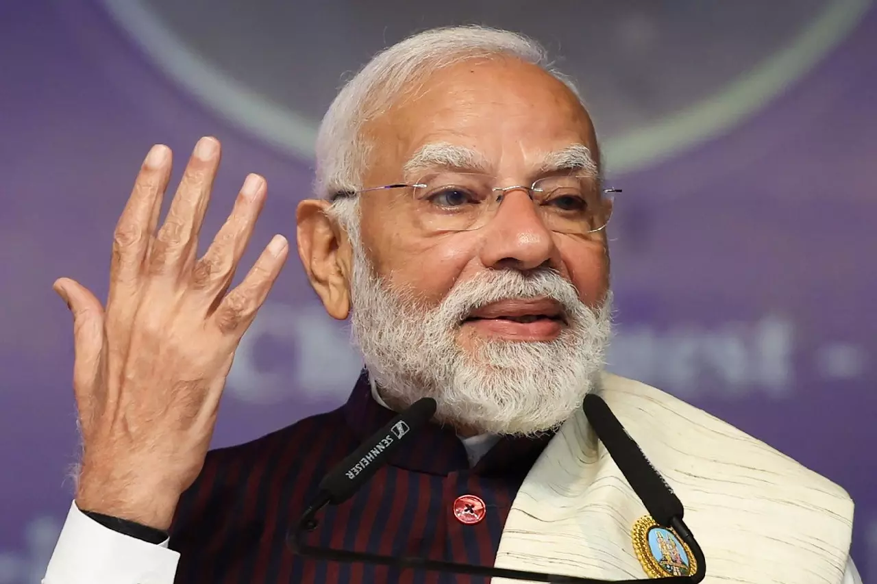 PM Modi ने भारत के सबसे भारी संचार उपग्रह के प्रक्षेपण के लिए इसरो की सराहना की PM Modi ने भारत के सबसे भारी संचार उपग्रह के प्रक्षेपण के लिए इसरो की सराहना की