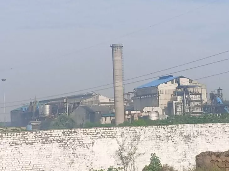 Bareilly: आयकर विभाग की टीम धामपुर शुगर मिल में जुटी, चौथे दिन भी कार्रवाई जारी Bareilly: आयकर विभाग की टीम धामपुर शुगर मिल में जुटी, चौथे दिन भी कार्रवाई जारी