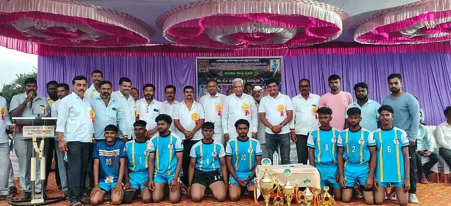 Kabaddi tournament : अरालिमट्टी टीम चैंपियन बनी Kabaddi tournament : अरालिमट्टी टीम चैंपियन बनी
