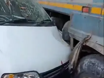 जयपुर में तेज रफ्तार डंपर ने 10 वाहनों को टक्कर मारी, तीन की मौत जयपुर में तेज रफ्तार डंपर ने 10 वाहनों को टक्कर मारी, तीन की मौत