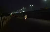 Bareilly: चौबारी मेला पहुंच मार्ग पर रोशनी नदारद, लोगों में रोष Bareilly: चौबारी मेला पहुंच मार्ग पर रोशनी नदारद, लोगों में रोष