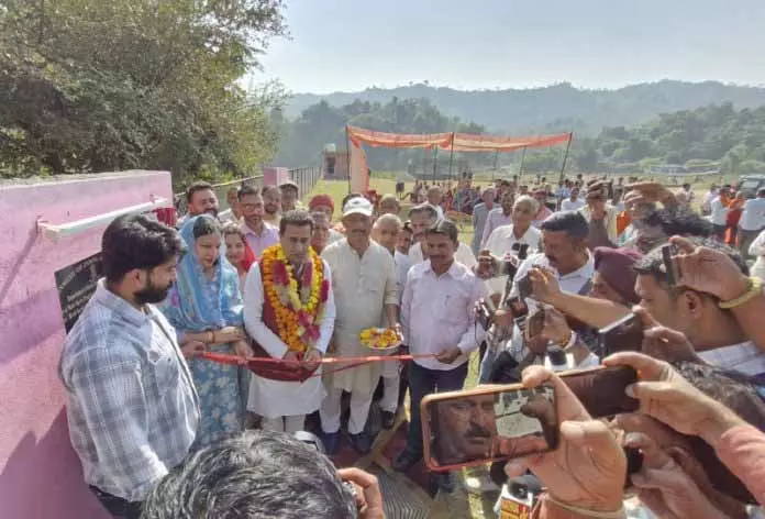 Jasrotia ने त्रिदवान में विकास परियोजनाओं की आधारशिला रखी Jasrotia ने त्रिदवान में विकास परियोजनाओं की आधारशिला रखी