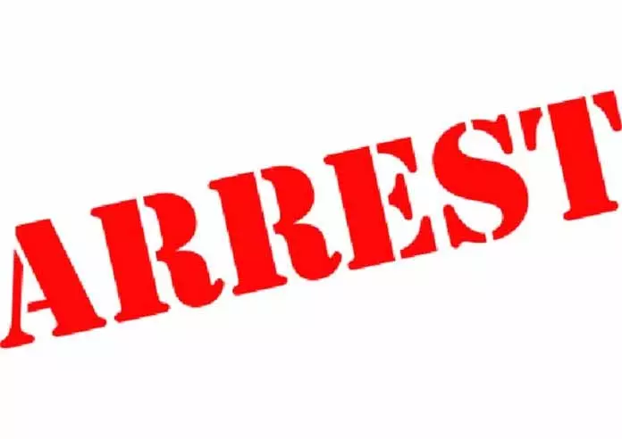 UAPA मामले के दो भगोड़े बारामूला से गिरफ्तार UAPA मामले के दो भगोड़े बारामूला से गिरफ्तार