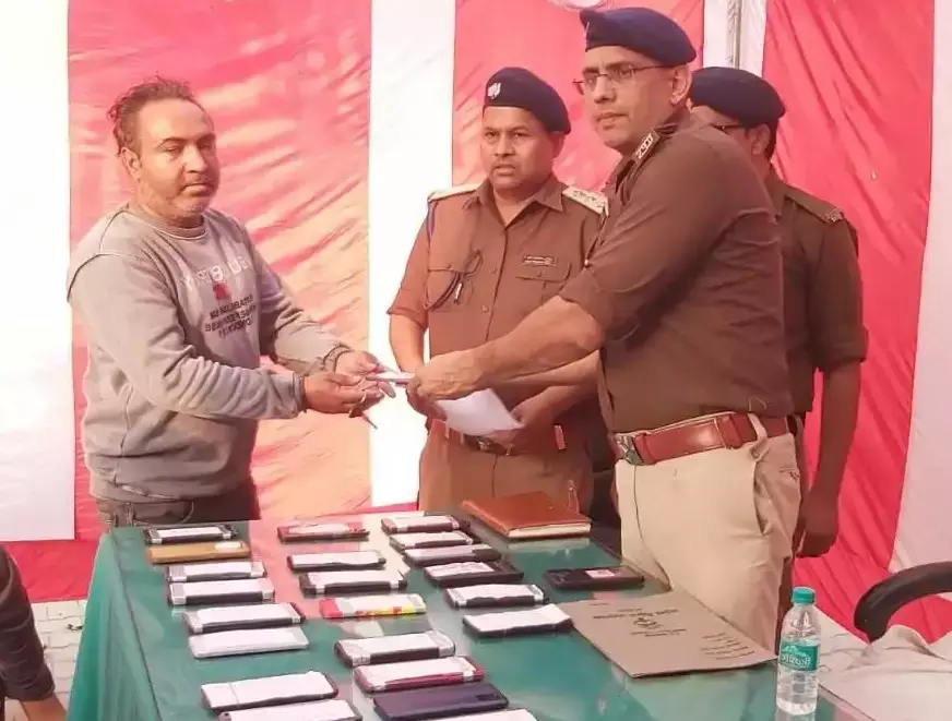 Haridwar: पुलिस ने चलाया अभियान, 155 मोबाइल फोन किए सुपुर्द Haridwar: पुलिस ने चलाया अभियान, 155 मोबाइल फोन किए सुपुर्द