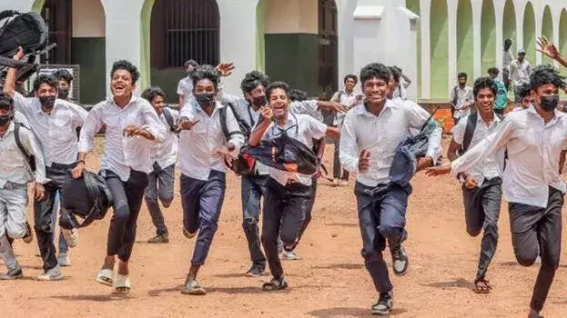 kerala : दो जिलों में सोमवार को अवकाश रहेगा, कलेक्टरों ने दिए दिशा-निर्देश kerala : दो जिलों में सोमवार को अवकाश रहेगा, कलेक्टरों ने दिए दिशा-निर्देश