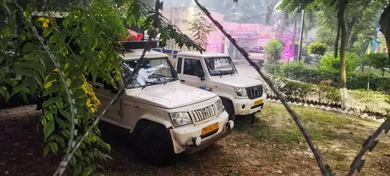 Ludhiana में विस्फोटकों की तलाश में 100 से अधिक पुलिसकर्मियों ने अखबार आपूर्ति वाहनों की जांच की Ludhiana में विस्फोटकों की तलाश में 100 से अधिक पुलिसकर्मियों ने अखबार आपूर्ति वाहनों की जांच की