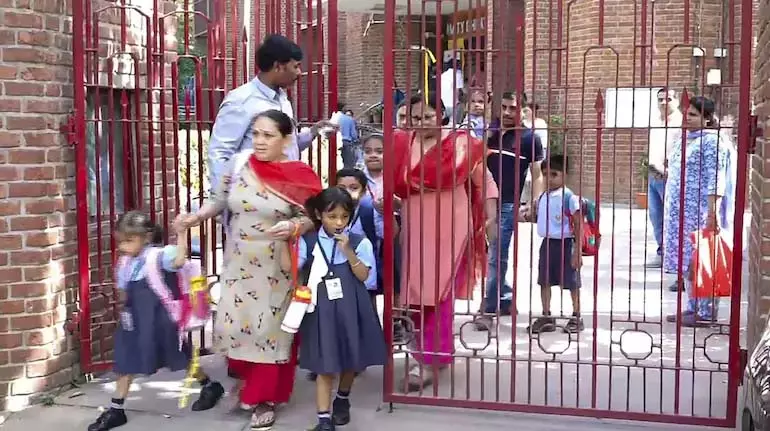 Delhi के स्कूल 2026 से कक्षा 1 में केवल 6+ आयु वर्ग के बच्चों को ही प्रवेश देंगे, जानिए सबकुछ Delhi के स्कूल 2026 से कक्षा 1 में केवल 6+ आयु वर्ग के बच्चों को ही प्रवेश देंगे, जानिए सबकुछ