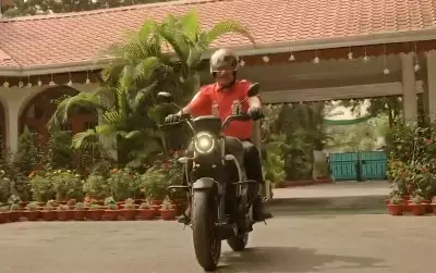 CM साय ने स्पोर्ट्स बाइक चलाया, युवाओं को दिया रोड सेफ्टी का संदेश CM साय ने स्पोर्ट्स बाइक चलाया, युवाओं को दिया रोड सेफ्टी का संदेश