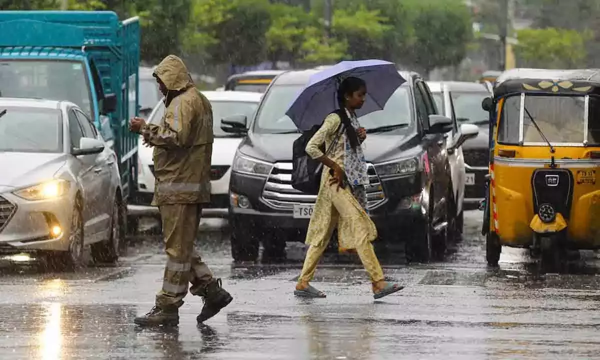 IMD ने हल्की बारिश और गरज के साथ छींटे पड़ने की पीली चेतावनी जारी की IMD ने हल्की बारिश और गरज के साथ छींटे पड़ने की पीली चेतावनी जारी की