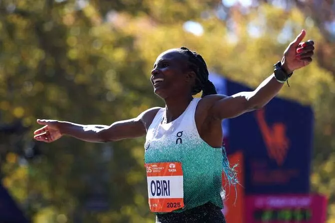 Helen Obiri ने न्यूयॉर्क मैराथन में कोर्स रिकॉर्ड तोड़ा, बेंसन किप्रूटो ने रोमांचक फिनिश में जीती बाज़ी Helen Obiri ने न्यूयॉर्क मैराथन में कोर्स रिकॉर्ड तोड़ा, बेंसन किप्रूटो ने रोमांचक फिनिश में जीती बाज़ी
