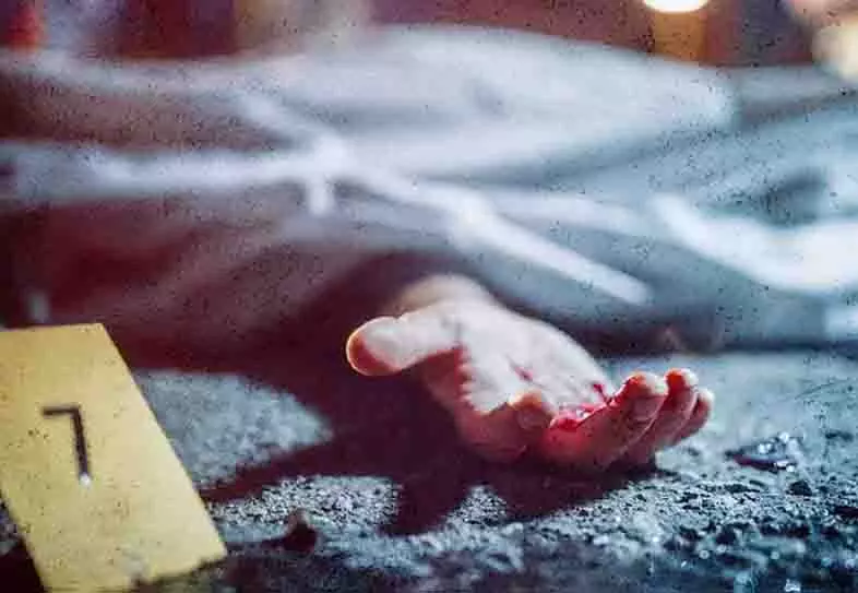 आवारा कुत्ते को बचाते हुए युवक की सड़क पर दर्दनाक मौत आवारा कुत्ते को बचाते हुए युवक की सड़क पर दर्दनाक मौत