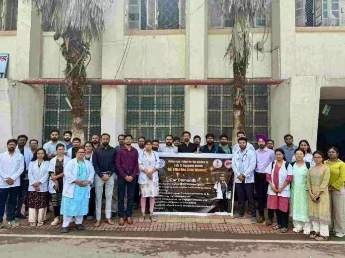 MARD द्वारा ओपीडी बहिष्कार के कारण मरीजों को लंबा इंतजार करना पड़ा MARD द्वारा ओपीडी बहिष्कार के कारण मरीजों को लंबा इंतजार करना पड़ा