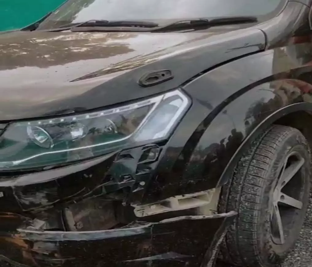 CG: तेज रफ्तार XUV दुकान में जा घुसी, बाल-बाल बचे कर्मचारी CG: तेज रफ्तार XUV दुकान में जा घुसी, बाल-बाल बचे कर्मचारी