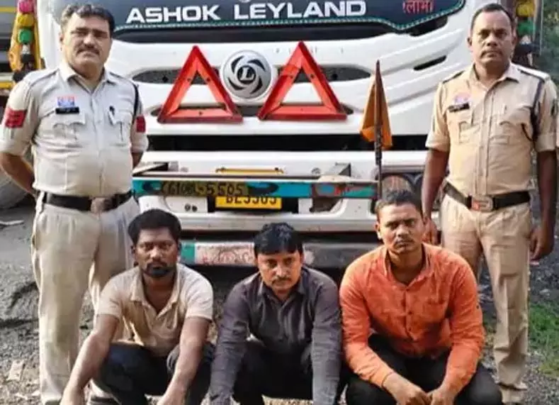 JSPL यार्ड से 3 टन लोहा वेस्ट मटेरियल चोरी, आरोपी गिरफ्तार, 1.20 करोड़ की संपत्ति बरामद JSPL यार्ड से 3 टन लोहा वेस्ट मटेरियल चोरी, आरोपी गिरफ्तार, 1.20 करोड़ की संपत्ति बरामद