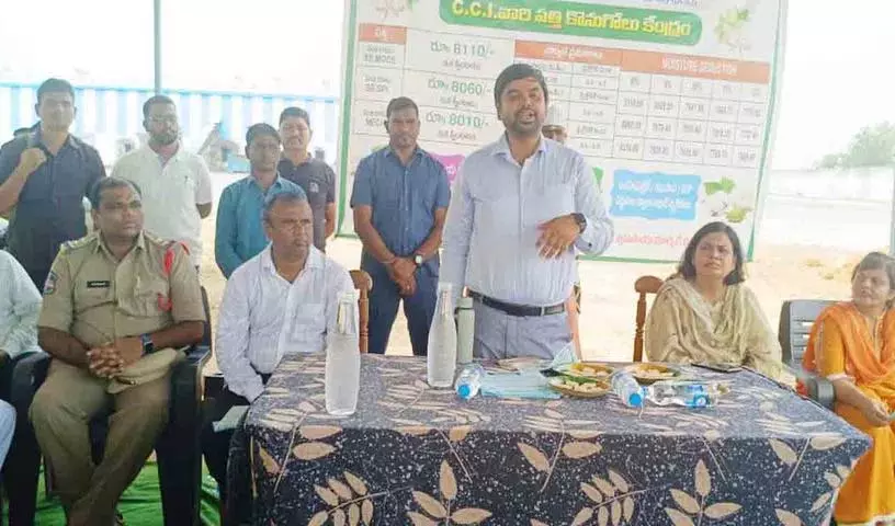किसानों को लाभ पहुंचाने के लिए कपास की खरीद नियमों के अनुसार की जाए: Mancherial Collector किसानों को लाभ पहुंचाने के लिए कपास की खरीद नियमों के अनुसार की जाए: Mancherial Collector