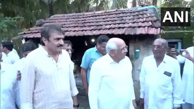 मुख्यमंत्री भूपेंद्र पटेल ने गिर सोमनाथ के बारिश प्रभावित इलाकों का किया दौरा मुख्यमंत्री भूपेंद्र पटेल ने गिर सोमनाथ के बारिश प्रभावित इलाकों का किया दौरा