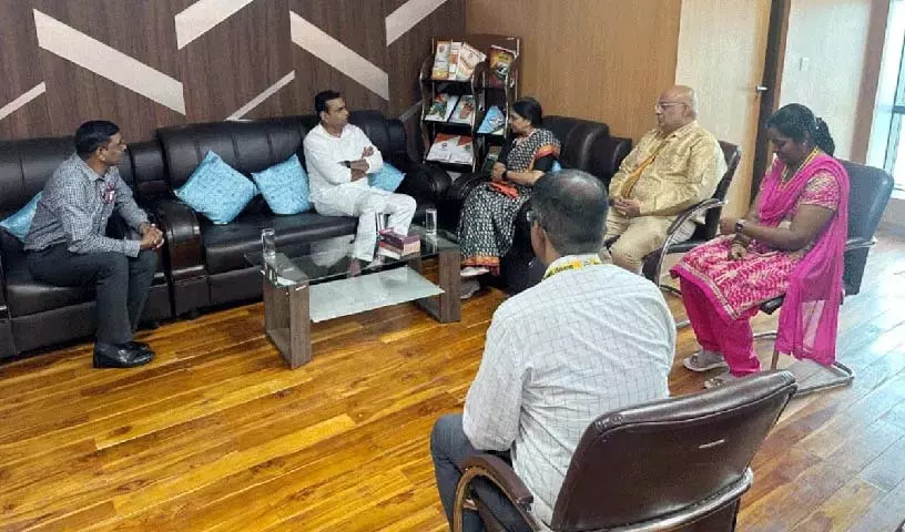 नौकरी की भर्ती में स्थानीय लोगों को प्राथमिकता दी जानी चाहिए: सांसद Chamala नौकरी की भर्ती में स्थानीय लोगों को प्राथमिकता दी जानी चाहिए: सांसद Chamala
