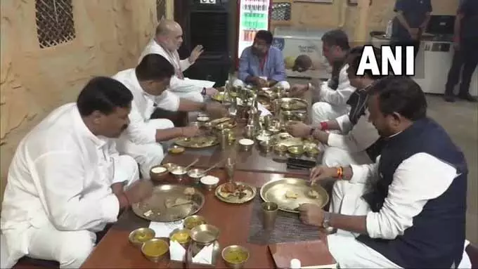 मधुबनी में केंद्रीय गृह मंत्री अमित शाह ने मैथिली समुदाय से की मुलाकात मधुबनी में केंद्रीय गृह मंत्री अमित शाह ने मैथिली समुदाय से की मुलाकात
